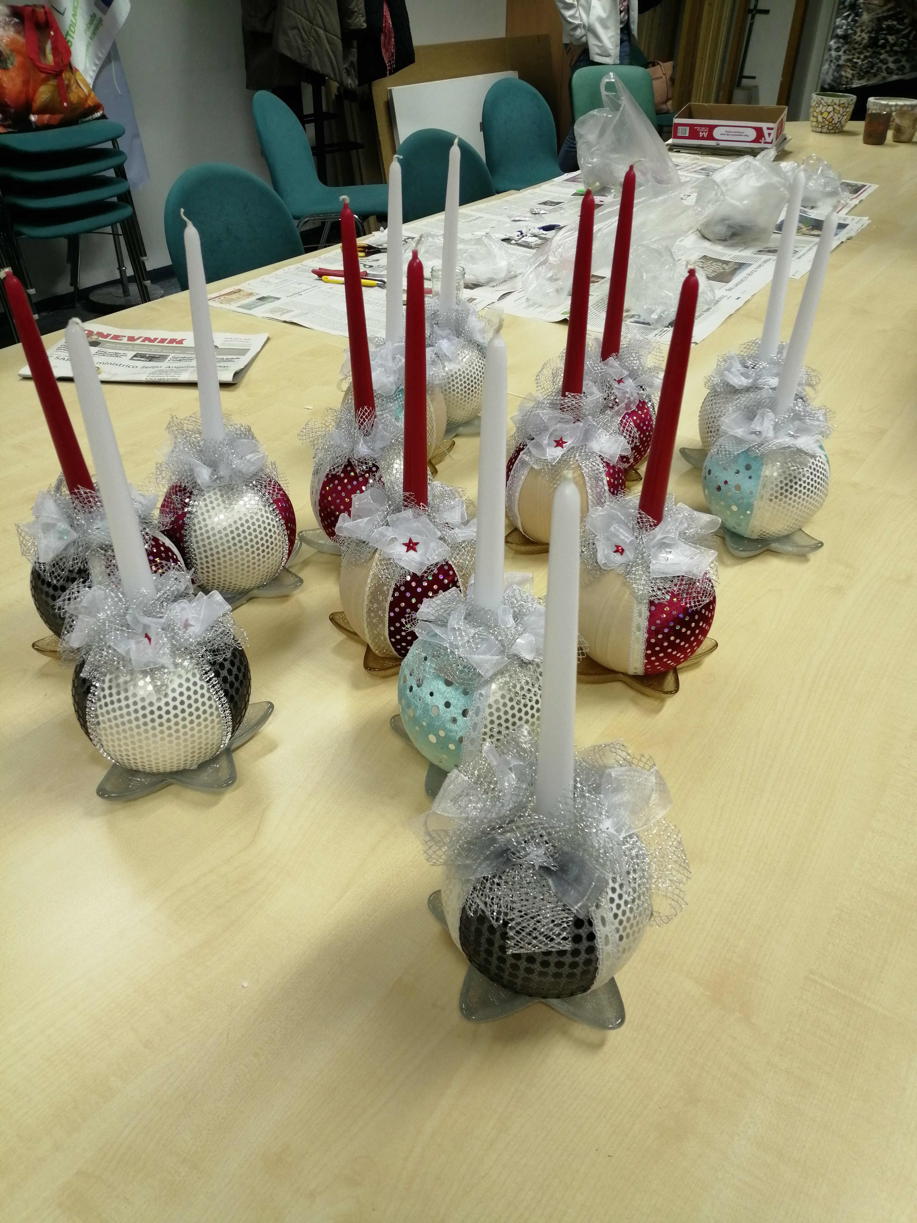 Fotografija_Delavnica_izdelovanja_novoletnih_okraskov